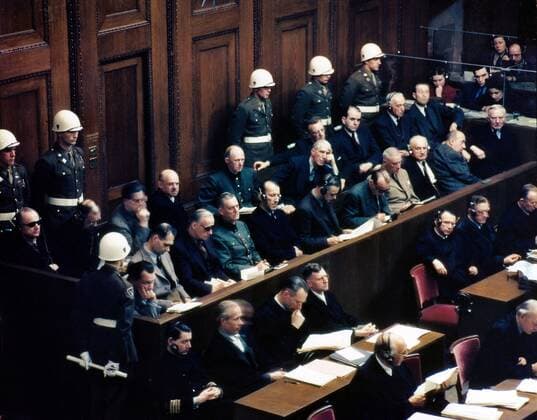 International Military Tribunal (IMT) November 20, 1945 - October 1, 1946 Court House, Room 600 (Justizgebäude, Fürther Str., Schwurgerichtssaal, Saal 600) The defendants in the International War Crimes Trial First row from left: Hermann Göring, Rudolf Hess, Joachim von Ribbentrop, Wilhelm Keitel, Alfred Rosenberg, Hans Frank, Wilhelm Frick, Julius Streicher, Walther Funk, Hjalmar Schacht. Second row from left: Karl Dönitz, Erich Raeder, Baldur von Schirach, Fritz Sauckel, Alfred Jodl, Franz von Papen, Arthur Seyss-Inquart, Albert Speer, Baron von Neurath, Hans Fritzsche. In front of the dock: The defense lawyers Nuremberg (Nürnberg) Germany 1945 Photo: Raymond D’Addario, US Signal Corps ! ACHTUNG: AUFNAHMEDATUM GESCHÄTZT! *** Internat