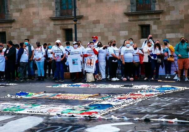 Mexiko - Internationaler Tag der Opfer des gewaltsamem Verschwindenlassens Relatives of disappeared people protest in front of the Palacio Nacional in Mexico City, Mexico, 30 August 2021. Activists, relatives, friends of disappeared get together in Mexico City during the International Day of the Disappeared claiming justice for more than 90.000 missing people in the country. International Day of the Disappeared !ACHTUNG: NUR REDAKTIONELLE NUTZUNG!  Copyright: xCarlosxRamírezx MEX228 20210830-53bf8936b4dc28b2af65f196b4a6f2b610102a25