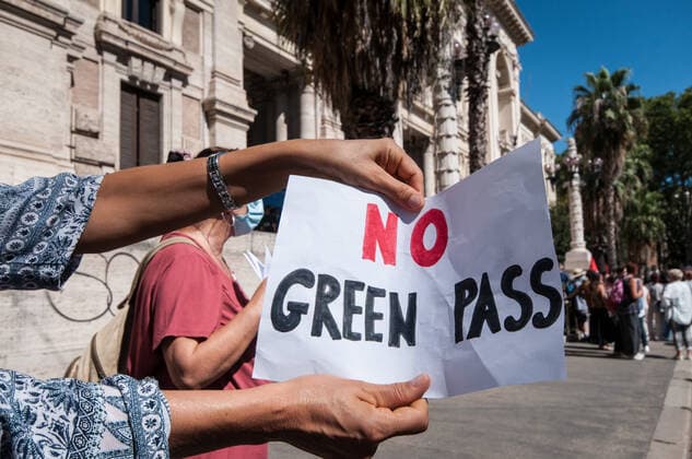 Coronavirus in Italien, Demonstration gegen den Grünen Pass in Rom Protest At Ministry Of Education Over Green Pass Requirements Teachers and school workers protest in front of the MIUR, Ministry of Education against the Green Pass requirement for returning to school, on August 30, 2021 in Rome, Italy. Rome Italy Italy ronchini-greenpas210830_npwp8  Copyright: xAndreaxRonchinix