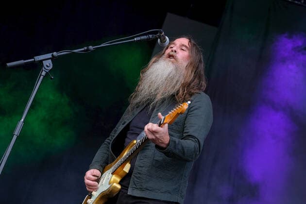 August 29, 2021, Portsmouth, Hampshire, United Kingdom: Liam Sean Skin Tyson, lead guitarist with English Indie alternative rock band Cast performs live on stage at Victorious Festival in Portsmouth. Portsmouth United Kingdom - ZUMAs197 20210829_zaa_s197_352 Copyright: xDawnxFletcher-Parkx