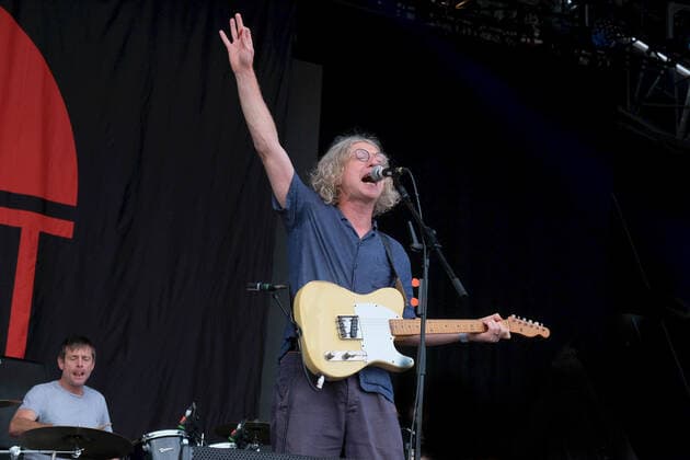 August 29, 2021, Portsmouth, Hampshire, United Kingdom: John Timothy Powers, lead vocalist and guitarist with English Indie alternative rock band Cast performs live on stage at Victorious Festival. Portsmouth United Kingdom - ZUMAs197 20210829_zaa_s197_364 Copyright: xDawnxFletcher-Parkx