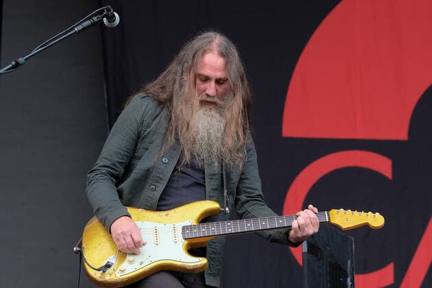 August 29, 2021, Portsmouth, Hampshire, United Kingdom: Liam Sean Skin Tyson, lead guitarist with English Indie alternative rock band Cast performs live on stage at Victorious Festival in Portsmouth. Portsmouth United Kingdom - ZUMAs197 20210829_zaa_s197_366 Copyright: xDawnxFletcher-Parkx