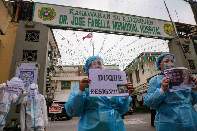 Coronavirus auf den Philippinen, Protest von Pflegepersonal gegen Präsident Duterte in Manila Health Workers Protest Outside Hospitals In Manila Health workers stage a noise barrage protest outside the Dr. Jose Fabella Memorial Hospital in Manila, Philippines on August 31, 2021. The group slammed the Department of Health and called for the resignation of its Secretary, Dr. Francisco Duque III for their alleged non-release of hospital workers™ benefits and special risk allowance as they continue to battle the COVID19 pandemic. Manila Philippines calvelo-notitle210831_npllh  Copyright: xGeorgexCalvelox