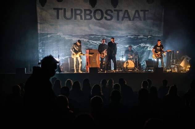 Concert of Turbostaat in the Berlin Columbiahalle Concert of the punk band Turbostaat in the fully occupied Columbia Halle Also on the last day of the Columbia Beatz the Berlin Columbiahalle was sold out 300 spectators were allowed to take a seat in the seated hall, all under observance of the valid, pandemic-conditioned hygiene rules , Berlin Berlin Germany Neuköll