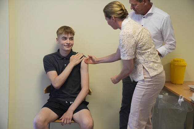 The Prime Minister Mette Frederiksen and Director of the National Board of Health Soeren Brostroem will visit the emergency vaccination team at Broendby Gymnasium, Tuesday 31 August 2021,  Copyright: MartinxSylvestx COP105 spdk20210831-161446-L