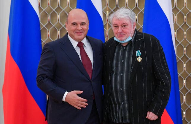 Russland, Verleihung des Staatspreis fÃ¼r Kultur in Moskau MOSCOW, RUSSIA - AUGUST 31, 2021: Russia s Prime Minister Mikhail Mishustin (L) and composer Vyacheslav Dobrynin, awarded an Order of Friendship, attend a ceremony to present creative professionals with Russian government awards. Alexander Astafyev POOL TASS  TS10E45C