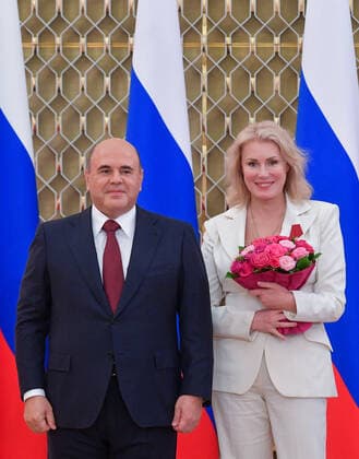 Russland, Verleihung des Staatspreis fÃ¼r Kultur in Moskau MOSCOW, RUSSIA - AUGUST 31, 2021: Russia s Prime Minister Mikhail Mishustin (L) and actress Maria Shukshina, awarded Russia s Order For Merit to the Fatherland (1st class), attend a ceremony to present creative professionals with Russian government awards. Alexander Astafyev POOL TASS  TS10E467