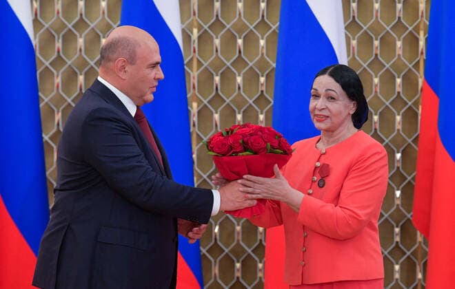 Entertainment Bilder des Tages Russland, Verleihung des Staatspreis fÃ¼r Kultur in Moskau MOSCOW, RUSSIA - AUGUST 31, 2021: Russia s Prime Minister Mikhail Mishustin (L) and actress Yekaterina Zhemchuzhnaya, awarded Russia s Order For Merit to the Fatherland (2nd class), attend a ceremony to present creative professionals with Russian government awards. Alexander Astafyev POOL TASS  TS10E468