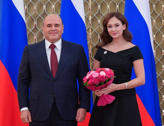 Russland, Verleihung des Staatspreis fÃ¼r Kultur in Moskau MOSCOW, RUSSIA - AUGUST 31, 2021: Russia s Prime Minister Mikhail Mishustin (L) and soprano Aida Garifullina, granted the Honoured Artist of the Russian Federation title, attend a ceremony to present creative professionals with Russian government awards. Alexander Astafyev POOL TASS  TS10E46B