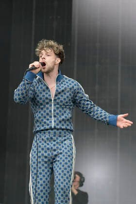 Tom Grennan performs on Main Stage West during day 2 of Reading Festival 2021 at Richfield Avenue in Reading, Berkshire. AUGUST 27th 2021  DFLx21486