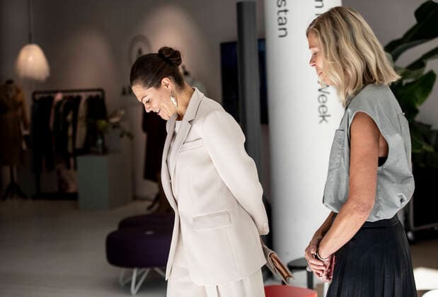 Catarina Midby, general secretary of the Swedish Fashion Association with Crown Princess Victoria during her visit to the Sustainable Fashion Hub during Stockholm Fashion Week 2021 Stockholm Sweden x10430x,  Copyright: xChristinexOlsson TTx VICTORIA FASHION WEEK