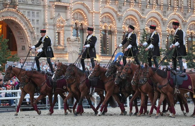 Russland, MilitÃ¤rmusik-Festival in Moskau MOSCOW, RUSSIA - AUGUST 31, 2021: Members of the Kremlin Equestrian School perform during the 2021 Spasskaya Tower Military Music Festival in Moscowâ€™s Red Square. Vladimir Gerdo TASS  TS10E4F2