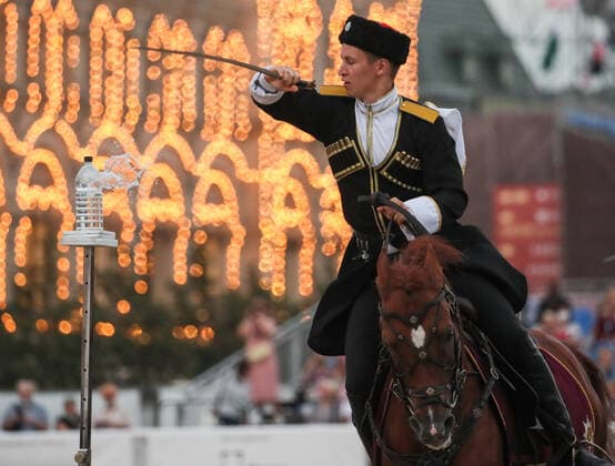 Russland, MilitÃ¤rmusik-Festival in Moskau MOSCOW, RUSSIA - AUGUST 31, 2021: A member of the Kremlin Equestrian School performs during the 2021 Spasskaya Tower Military Music Festival in Moscowâ€™s Red Square. Vladimir Gerdo TASS  TS10E4F3