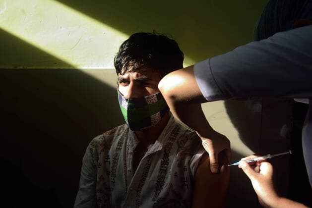 August 31, 2021, Kolkata, West Bengal, India: Visually Impaired man is being administered with Covishield corona vaccine at the Hospital..Visually Impaired people are being vaccinated against the spread of covid-19 infection at the Maniktalata ESI hospital organized by Social welfare for the Blind NGO. Kolkata India - ZUMAs197 20210831_zaa_s197_120 Copyright: xSumitxsanyalx