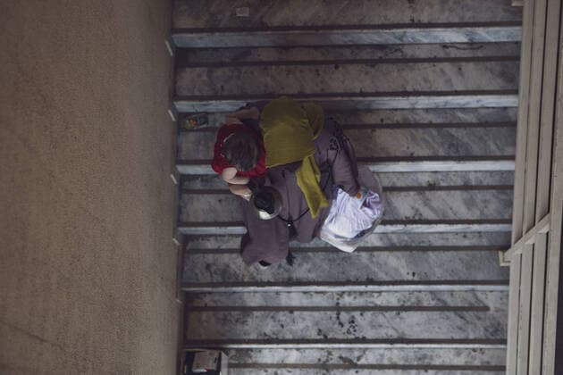 Frauen unter dem Taliban Regime in Afghanistan August 28, 2021 - Kabul, Afghanistan - An Afghan woman goes down the stairs with her baby at the Evacuation Control Center (ECC) during an evacuation at Hamid Karzai International Airport, Kabul, Afghanistan, Aug. 28. U.S. service members are assisting the Department of State with a non-combatant evacuation operation (NEO) in Afghanistan. ( Staff Sgt. Victor Mancilla) Kabul Afghanistan - ZUMAz03_ 20210828_swp_z03_029 Copyright: xU.S.xMarinesx