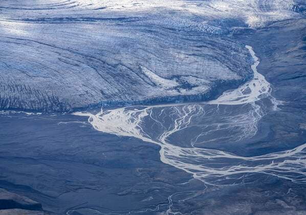 Creative Highlights World Flugaufnahme einer Gletscherzunge des Vatnajökull, Austurland, Island, Europa *** Aerial view of a glacier tongue of Vatnajökull, Austurland, Iceland, Europe Copyright: imageBROKER/ChristianxHandl ibxhan07107289.jpg