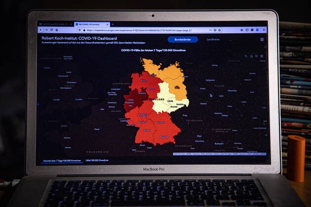 Coronavirus in Germany Covid 19 Dashboard of the Robert Koch Institute 01 09 2021 Robert Koch Institute 7 days Incidence 75.7 7 days Number of cases 62 920 COVID 19 cases 3 956 387 Addition of 13 531 compared to the previous day COVID 19 deaths 92 223 Addition of 23 compared to the previous day