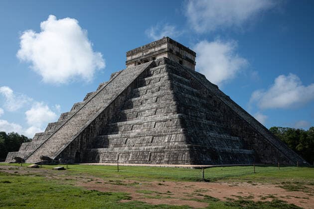 Tourism Recovers In Mexico Amid Surge In Covid-19 Cases Despite an ongoing global surge in new coronavirus cases due to the Delta variant, among other Covid-19 mutations, the tourism sector in Mexico recovered slightly in the late summer of 2021 as tourists and international visitors pursued travel following vaccination campaigns in their home countries. Above, tourists visit Mayan pyramids and ruins in Palenque, Yucatan, Mexico on 27 August, 2021. San Cristobal de las Casas, Palenque, Chichen Itza, Cancun Mexico cupolo-notitle210901_npsFl  Copyright: xDiegoxCupolox
