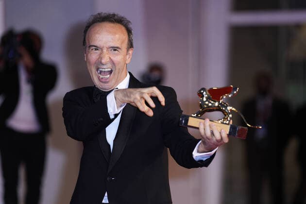 Bilder des Jahres 2021, Entertainment 09 September Entertainment Themen der Woche KW35 Entertainment Bilder des Tages Foto IPP Daniele Cifala™ Venezia 01 09 2021 The 78th Venice Film Festival - 78 Mostra Internazionale d™Arte Cinematografica Opening Ceremony - cerimonia di apertura - nella foto: Roberto Benigni con il leone d oro alla carriera Italy Photo Press - World Copyright *** Photo IPP Daniele Cifala™ Venice 01 09 2021 The 78th Venice Film Festival 78th Mostra Internazionale d™Arte Cinematografica Opening Ceremony in the photo Roberto Benigni with the Golden Lion for Lifetime Achievement Italy Photo Press World Copyright  0