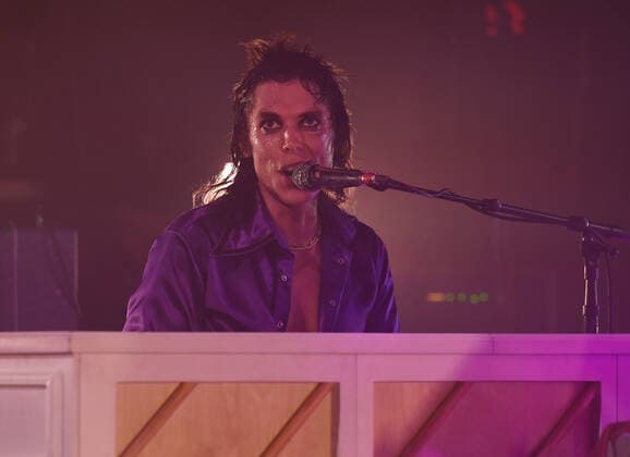 FORT LAUDERDALE FL - SEPTEMBER 01: Luke Spiller of The Struts performs at Revolution Live on September 1, 2021 in Fort Lauderdale, Florida. Copyright: xmpi04x