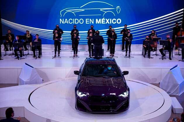 Mexiko, Präsentation der neuen BMW 2er Serie im Werk in San Luis Potosi A band plays during the opening ceremony of the production of the new BMW 2 Series Coupe vehicle, in San Luis Potosi, Mexico, 02 September 2021. The German automotive company BMW started this Thursday the production of the 2 Series Coupé, the first model designed and manufactured entirely in its plant in Mexico, a commitment to the country amid global uncertainty due to the shortage of supplies and despite a slowdown in the national automotive sector. BMW optimistically starts the production of its first car made in Mexico !ACHTUNG: NUR REDAKTIONELLE NUTZUNG!  Copyright: xCarlosxRamirezx MEX532 20210902-0ac6d49b2ac2a76e4de30030084de36dd60710e9