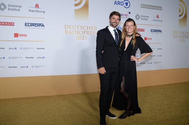 Hamburg the 02 09 2021 Boris Herrmann with his wife Birte Lorenzen Herrmann at the award ceremony German Radio Award 2021 in Hamburg on the golden carpet The festive gala took place under corona conditions in the Shed 52 in the Port of Hamburg Golden carpet for the award ceremony German Radio Award 2021 in Hamburg, Hamburg Port Hamburg Germany Shed 52
