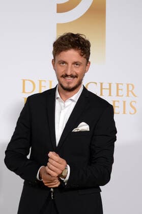 Hamburg the 02 09 2021 Tommi Schmitt at the award ceremony German Radio Award 2021 in Hamburg on the golden carpet The festive gala took place under corona conditions in the Shed 52 in the Port of Hamburg Golden carpet at the award ceremony German Radio Award 2021 in Hamburg, Hamburg Port Hamburg Germany Shed 52