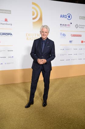 Hamburg the 02 09 2021 Marcel Reif at the award ceremony German Radio Award 2021 in Hamburg on the golden carpet The festive gala took place under corona conditions in the Shed 52 in the Port of Hamburg Golden carpet at the award ceremony German Radio Award 2021 in Hamburg, Hamburg Port Hamburg Germany Shed 52