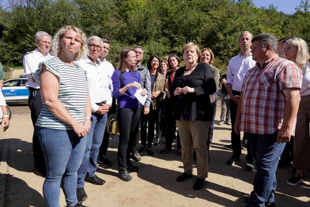Tour through the flood affected Altenburg by the Chancellor and the Minister President of Rhineland-Palatinate Current, 03 09 2021, Altenburg, Chancellor Dr Angela Merkel and the M