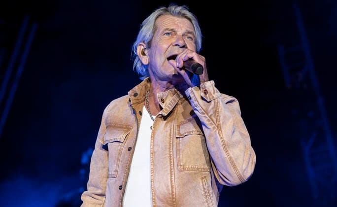 Matthias Reim The Concert 2021 Entertainment Matthias Reim The Concert 2021 on 03 09 2021 in Gelsenkirchen North Rhine Westphalia Matthias Reim is on stage at the Amphitheater in Gelsenkirchen Gelsenkirchen Amphitheater North Rhine Westphalia Germany Copyright: xMarcoxSteinbrenner Kirchner-Mediax