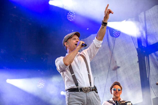 Frank Reudenbach of Klüngelköpp live at the Üvverm Horizont concert at the OpenAir Port Festival 2021 at Cologne Bonn Airport Cologne, 04 09 2021 Foto:xR.xSchmiegeltx xFuturexImage