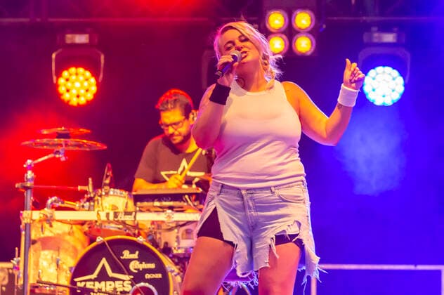 Victor Gonzales and Nici Kempermann from Kempes Finest live at the Üvverm Horizont concert at the OpenAir Port Festival 2021 at Cologne Bonn Airport Cologne, 04 09 2021 Foto:xR.xSchmiegeltx xFuturexImage