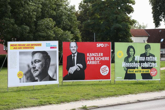 05 09 2021, xtgx, politics, election advertising for the 2021 federal election, posters in Rosslau SPD Chancellor candidate Olaf Scholz announced that he wants to enter into a coalition with the Greens around Annal