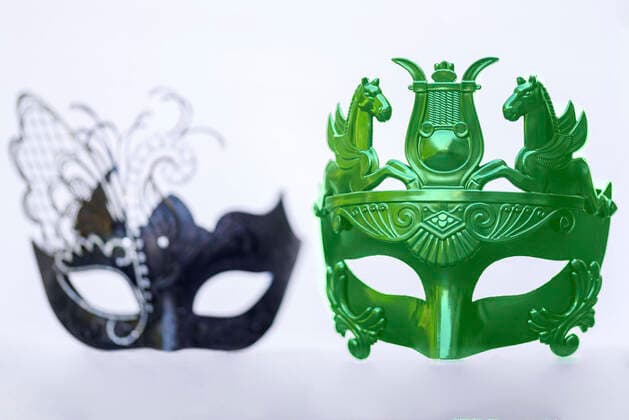 Two mask with the colors of a black green coalition photo montage, theme image, symbol image Foto:xD.xAnoraganingrumx xFuturexImage