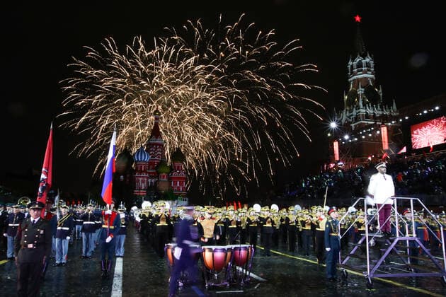 MOSCOW, RUSSIA â€“ SEPEMBER 5, 2021: Fireworks light up the sky at the closing of the 2021 Spasskaya Tower International Military Music Festival in Moscow s Red Square. Sergei Karpukhin TASS  TS10F3E9