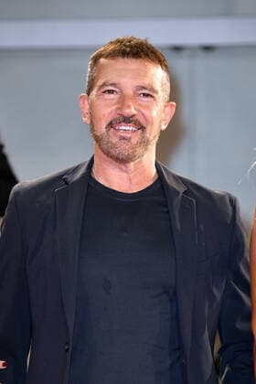 78th Venice Film Festival 2021, Red Carpet Filming Italy . Pictured Antonio Banderas  Copyright: xSimonexComix xIPAx xVeneziax2020x