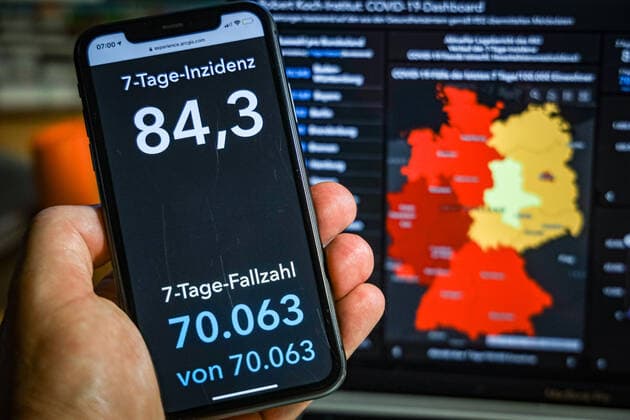 Coronavirus in Germany Covid 19 Dashboard of the Robert Koch Institute 06 09 2021 Robert Koch Institute 7 days Incidence 84.3 7 days Number of cases 70 063 COVID 19 Cases 4 010 390 Addition of 4 749 compared to the previous day COVID 19 Deaths 92 354 Addition of 8 compared to the previous day