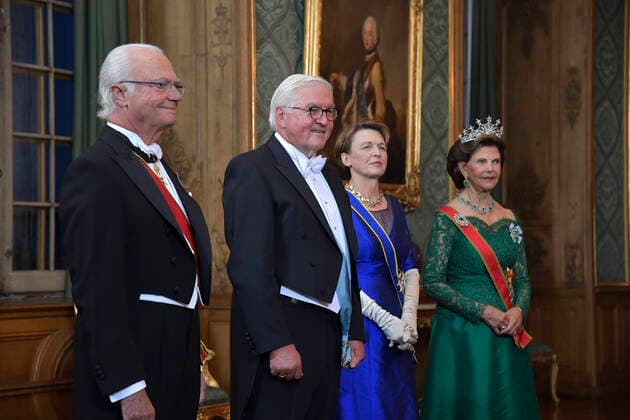 Bilder des Jahres 2021, Entertainment 09 September Entertainment Themen der Woche KW36 Entertainment Bilder des Tages (L-R) Sweden s King Carl Gustaf, German President Frank-Walter Steinmeier and his wife Elke Büdenbender and Queen Silvia arrive for a State Banquet at the Royal Palace in Stockholm, Sweden, on Sept. 07 2021. The German presidential couple arrived in Sweden on Tuesday for a three-day state visit. STOCKHOLM Sweden POL x10040x *** L R Sweden s King Carl Gustaf, German President Frank Walter Steinmeier and his wife Elke Büdenbender and Queen Silvia arrive for a State Banquet at the Royal Palace in Stockholm, Sweden, on Sept 07 2021 The German presidential couple arrived in Sweden on Tuesday for a three day state visit STOCKHOLM Sweden POL x10040x,  Copyright: xAndersxWiklund TTx SWEDEN GERMANY STATE VISIT