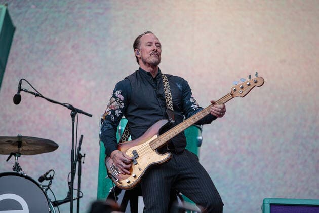 September 6, 2021, Seattle, Washington, USA: Seattle, WA - SEPTEMBER 06, 2021 : Scott Shriner of the rock band Weezer performs to a sold out crowd during the Hella Mega Tour at T-Mobile Park on September 06, 202 1 in Seattle, Washington. Photo Xander Deccio imageSPACE Seattle USA - ZUMAs181 20210906_zea_s181_214 Copyright: xImagespacex