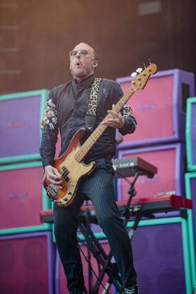 September 6, 2021, Seattle, Washington, USA: Seattle, WA - SEPTEMBER 06, 2021 : Scott Shriner of the rock band Weezer performs to a sold out crowd during the Hella Mega Tour at T-Mobile Park on September 06, 202 1 in Seattle, Washington. Photo Xander Deccio imageSPACE Seattle USA - ZUMAs181 20210906_zea_s181_204 Copyright: xImagespacex