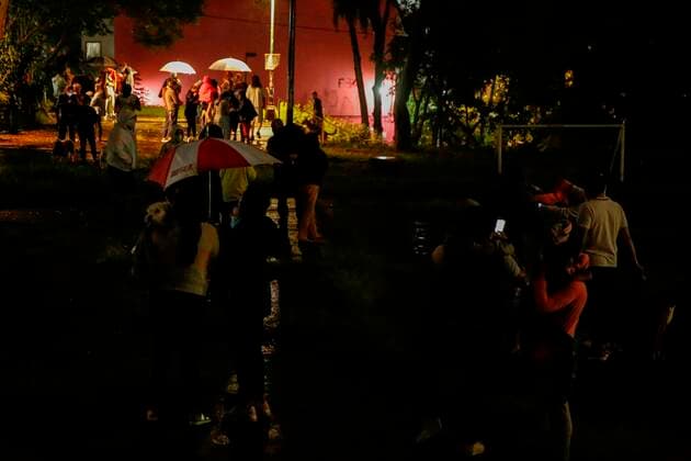 Mexiko, Schweres Erdbeben bei Acapulco Residents leave their homes due to the 6.9-magnitude earthquake that originated in the port of Acapulco, in Mexico City, Mexico, 07 September 2021. An earthquake of magnitude 6.9 was felt on Tuesday and triggered alarms in the capital, with no casualties or material damage reported so far. EFE Carlos Ramírez A 6.9 magnitude earthquake is felt in Mexico City !ACHTUNG: NUR REDAKTIONELLE NUTZUNG!  Copyright: xCarlosxRamírezx MEX839 20210908-149da0572faf5a6aed1472ea22f31cb9cf10a8a1