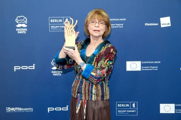 DEUTSCHER SCHAUSPIELPREIS 2021 Award Winner Cornelia Froboess on the red carpet at the German Acting Award Ceremony at Spindler Klatt in Berlin Copyright: xEventpressxGolejewskix