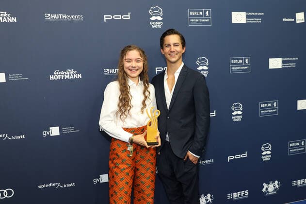 DEUTSCHER SCHAUSPIELPREIS 2021 award ceremony Laureate Hannah Schiller and laudator Tim Oliver Schultz German Acting Award 2021 ceremony at Spindler und Klatt in Berlin Copyright: xEventpressxRadkex