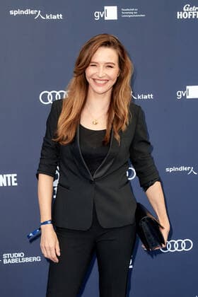 DEUTSCHER SCHAUSPIELPREIS 2021 Katrin Bauerfeind on the red carpet at the German Acting Award ceremony at Spindler Klatt in Berlin Copyright: xEventpressxGolejewskix