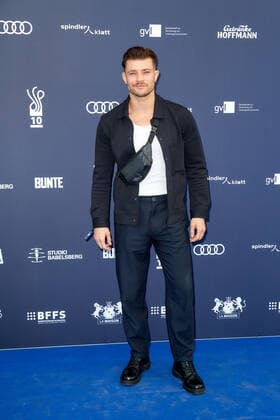 DEUTSCHER SCHAUSPIELPREIS 2021 award ceremony Eugen Bauder on the red carpet at the German Drama Award ceremony at Spindler Klatt in Berlin Copyright: xEventpressxGolejewskix