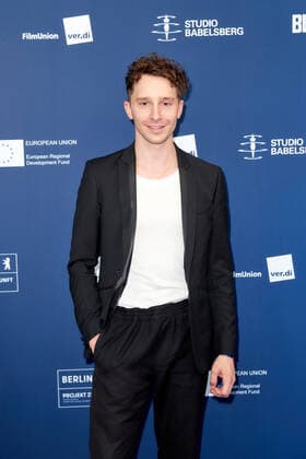 DEUTSCHER SCHAUSPIELPREIS 2021 award ceremony Jonathan Berlin on the red carpet at the German Acting Award ceremony at Spindler Klatt in Berlin Copyright: xEventpressxGolejewskix