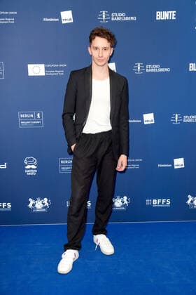 DEUTSCHER SCHAUSPIELPREIS 2021 award ceremony Jonathan Berlin on the red carpet at the German Acting Award ceremony at Spindler Klatt in Berlin Copyright: xEventpressxGolejewskix