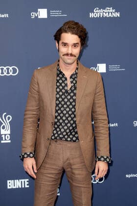 DEUTSCHER SCHAUSPIELPREIS 2021 award ceremony Maximilian Befort on the red carpet at the German Acting Award ceremony at Spindler Klatt in Berlin Copyright: xEventpressxGolejewskix