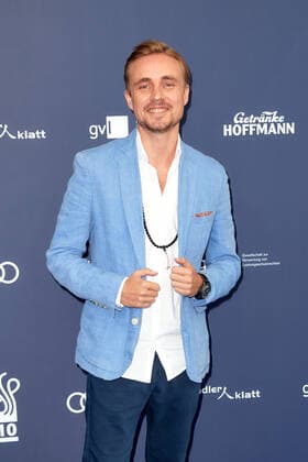 GERMAN ACTING AWARD 2021 Constantin von Jascheroff on the red carpet at the German Acting Award ceremony at Spindler Klatt in Berlin. Copyright: xEventpressxGolejewskix