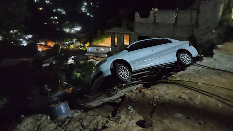 (210908) -- ACAPULCO, Sept. 8, 2021 -- Damages are seen after an earthquake in Acapulco, state of Guerrero, Mexico, on Sept. 8, 2021. At least one person was killed after a 7.1 magnitude earthquake hit the southern Mexican coastal city of Acapulco in Guerrero state on Tuesday night, officials said. Tremors were felt hundreds of kilometers away in the Mexican capital as buildings rocked and swayed in Mexico City (Photo by Xinhua) MEXICO-ACAPULCO-EARTHQUAKE JesusxEspinosa 